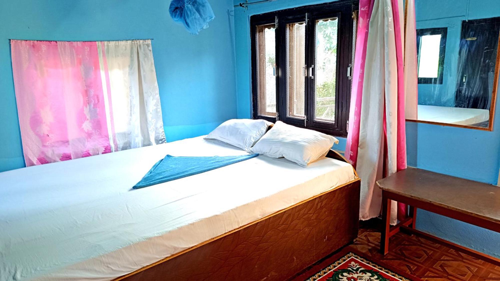 Mr. B'S Place Bardiya Bilik gambar