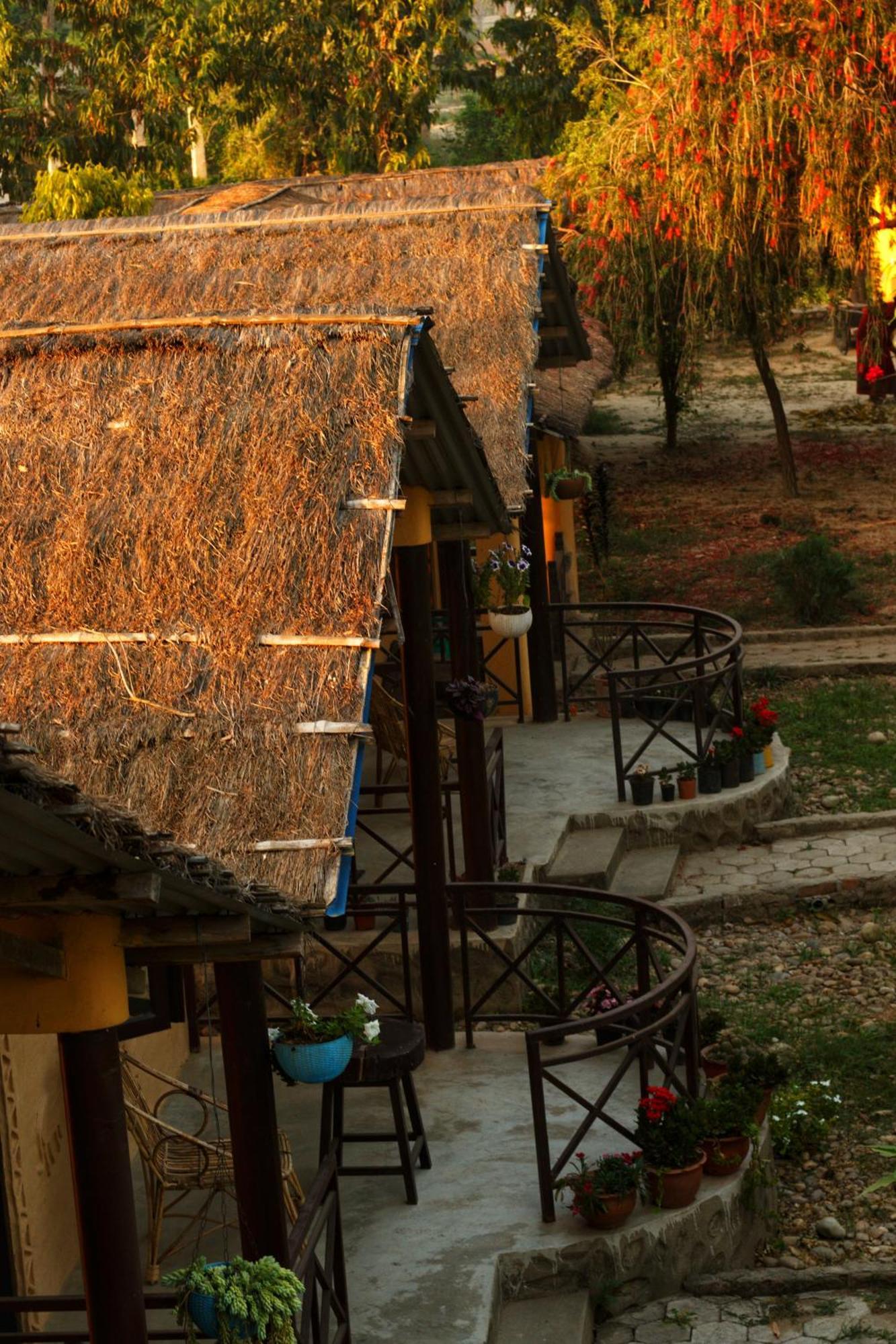 Mr. B'S Place Bardiya Luaran gambar