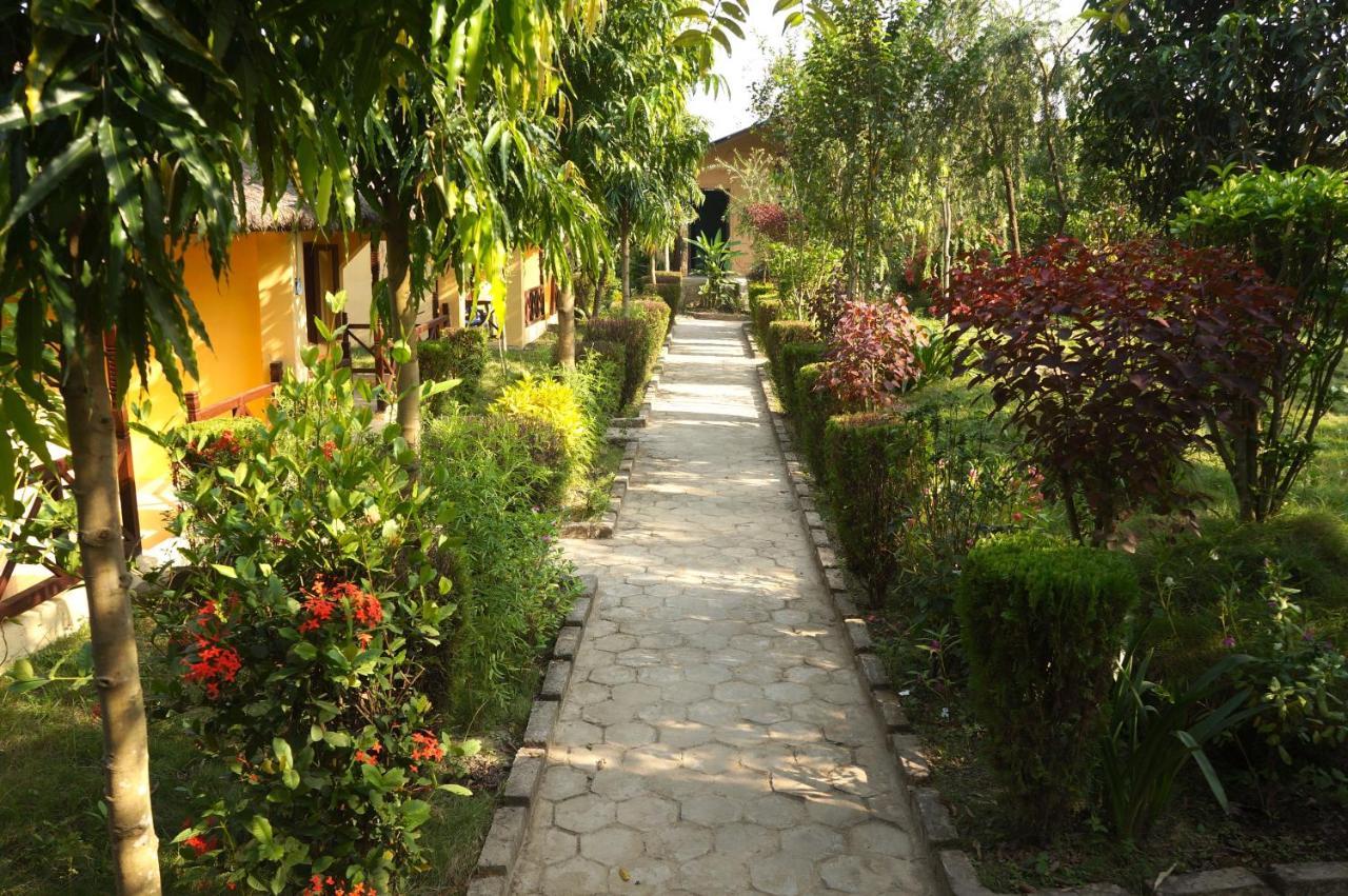 Mr. B'S Place Bardiya Luaran gambar